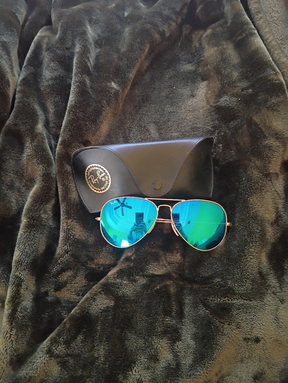 Unisex Ray-Ban Aviator Sunglasses.Gold Frame with Blue Mirrored Lenses. - Picture 6 of 6